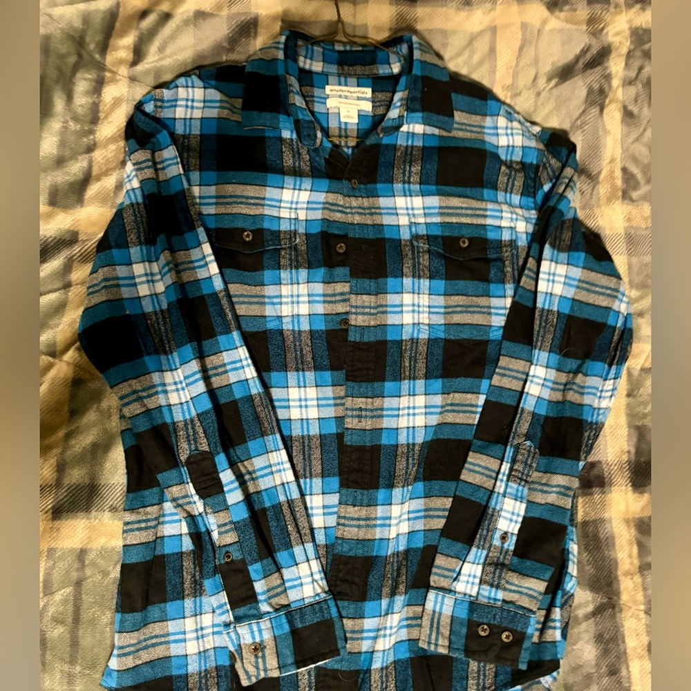 Amazon essentials men’s blue flannel, barely worn size medium